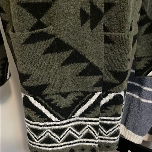 Frye Green Black Geometric Aztec Design Pockets Sweater Cardigan Boho Modern - Picture 3 of 12
